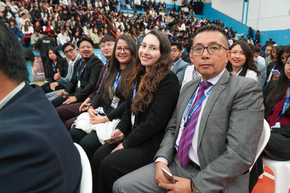 MinTrabajoEc's tweet photo. El ministro @haburbano participó en un acto de reconocimiento a empresas de Pichincha que impulsan la generación de empleo, destacando su aporte a la apertura de oportunidades y al fortalecimiento del tejido productivo.
Una iniciativa que pone en valor el compromiso del sector empresarial con el desarrollo y el acceso a más plazas laborales.
#ElNuevoEcuador
