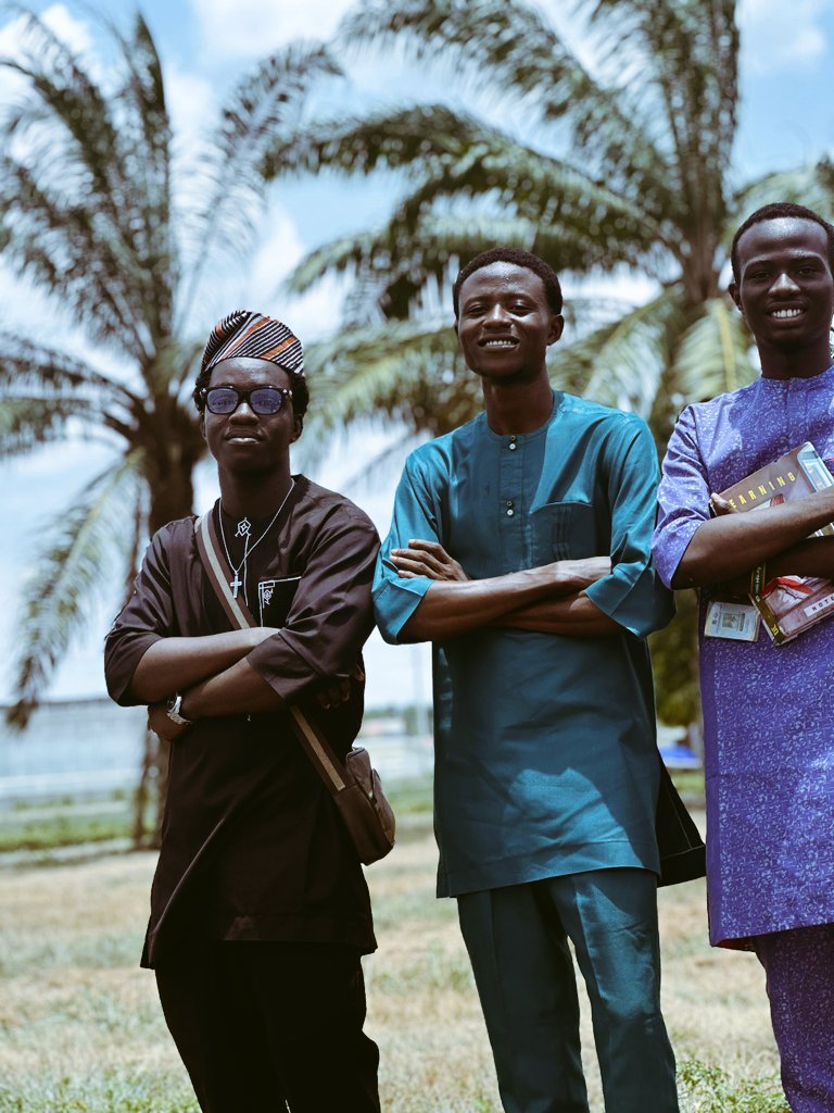 OgunroPraise's tweet photo. Putting on Native comes with a special aura 

U go just dey feel like merlin https://t.co/CzdliG4VIT