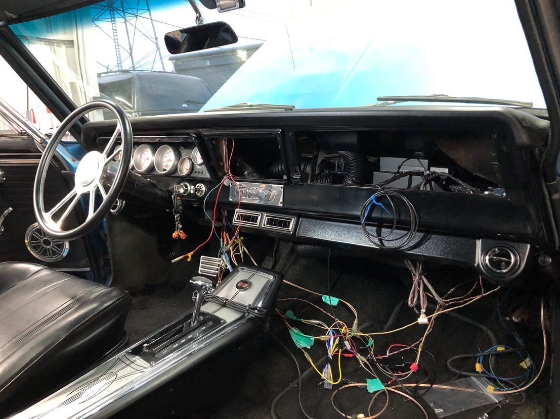 EIGHTSIX806's tweet photo. ChevyⅡ NOVA
Vintage air 取り付け
過去は必要だったけど、いろいろ新しくなって必要ないケーブルいっぱい😱
画像に写ってるケーブルの3倍はあったかな！
全部取ったった👍

#chevy2nova #novass #vitageair https://t.co/PWdpbdw8tB https://t.co/RJhh9VBTCe