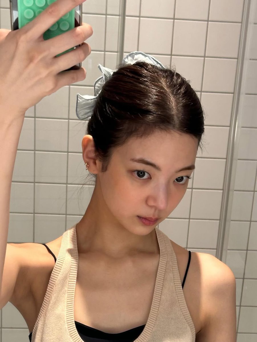 lia pics tweet media