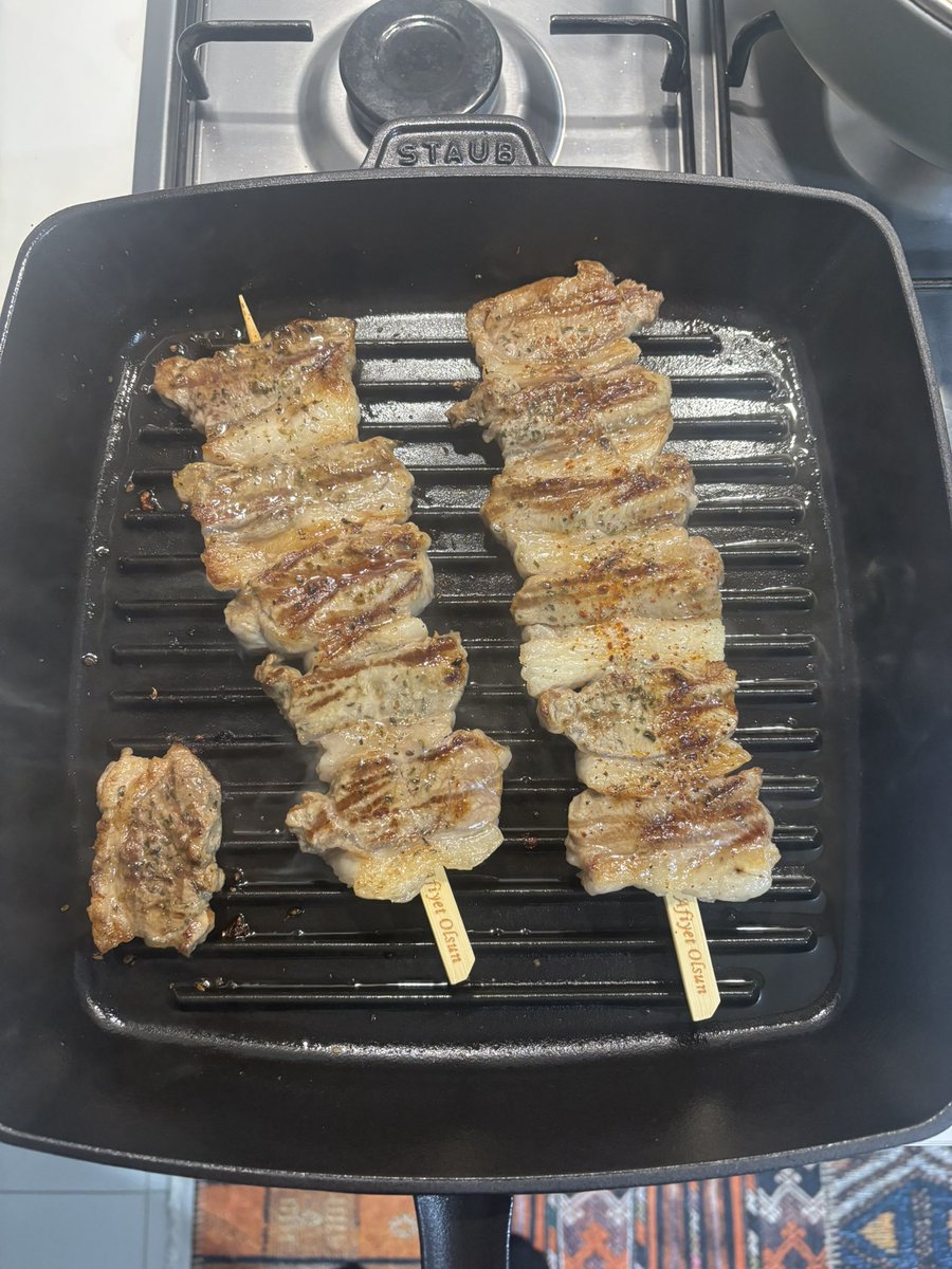 Herkese sevdikleri ile güzel hafta sonları geçirmesi dileği ile. 🚴‍♂️🥩