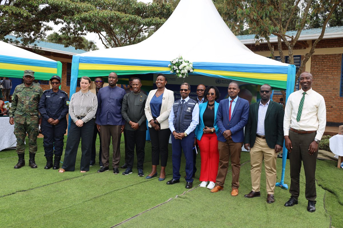 WHORwanda's tweet photo. WHO #Rwanda joined @Rwanda_Edu &amp; @RBCRwanda at Bumbogo School to mark World Oral Health Day 2026. Over 2,900 learners received oral health education, screening &amp; hygiene kits.
@WHO is supporting @RwandaHealth integrate oral health into #PHC &amp; school‑based #WASH efforts. https://t.co/zQw6NJvkgx