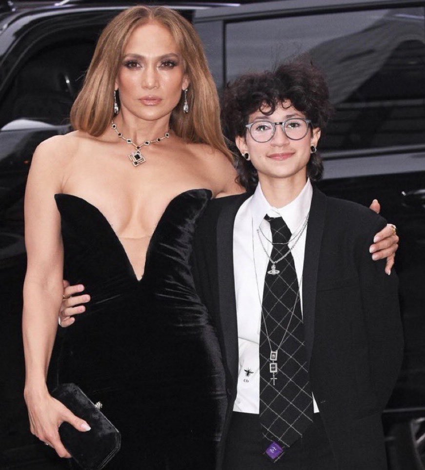 Oli London tweet media