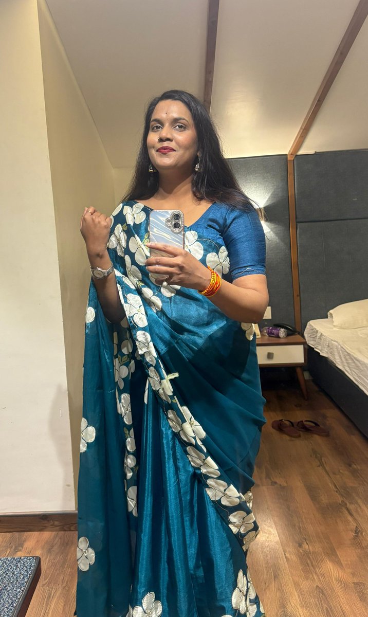 ManavtaSahu's tweet photo. श्रृंगार, संघर्ष और सफलता
तीनों ही स्त्री को सजाते हैं....! https://t.co/ZPvL9u8Zf8