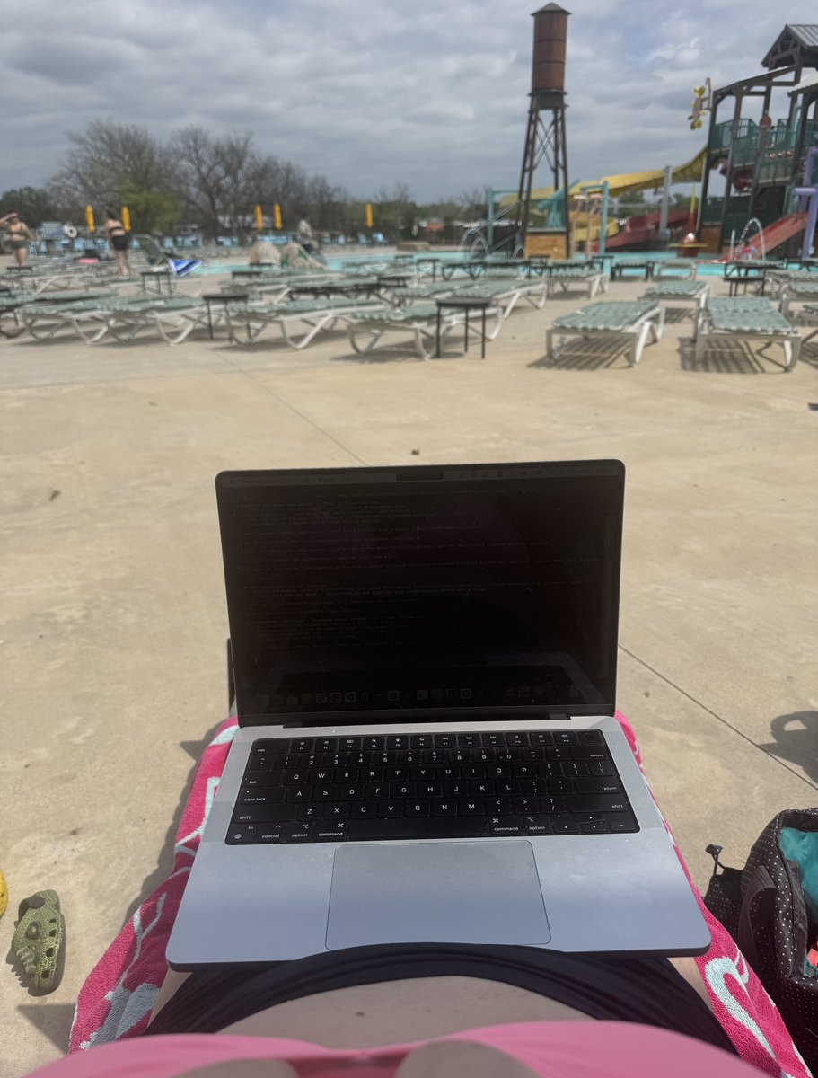 Tessa Kriesel tweet media