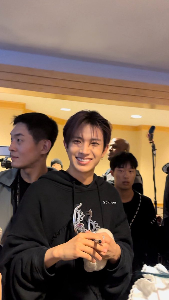 bella ‎ꫂ᭪݁ tweet media