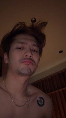 jacksonwang's tweet photo. não posso ver ele com a barba por fazer que imediatamente fico doente maluca meu deus queria ele arrastando ela no meu pescoço me falando sacanagem https://t.co/unQDYJGacW