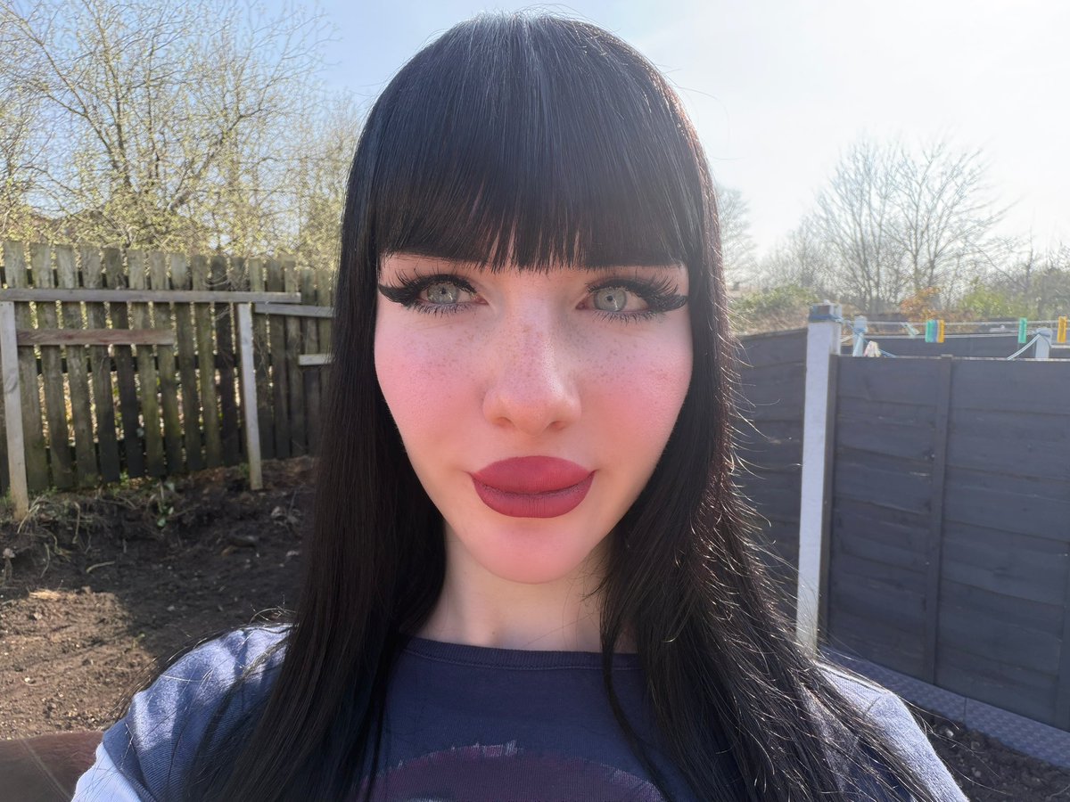 Winter 🖤 tweet media