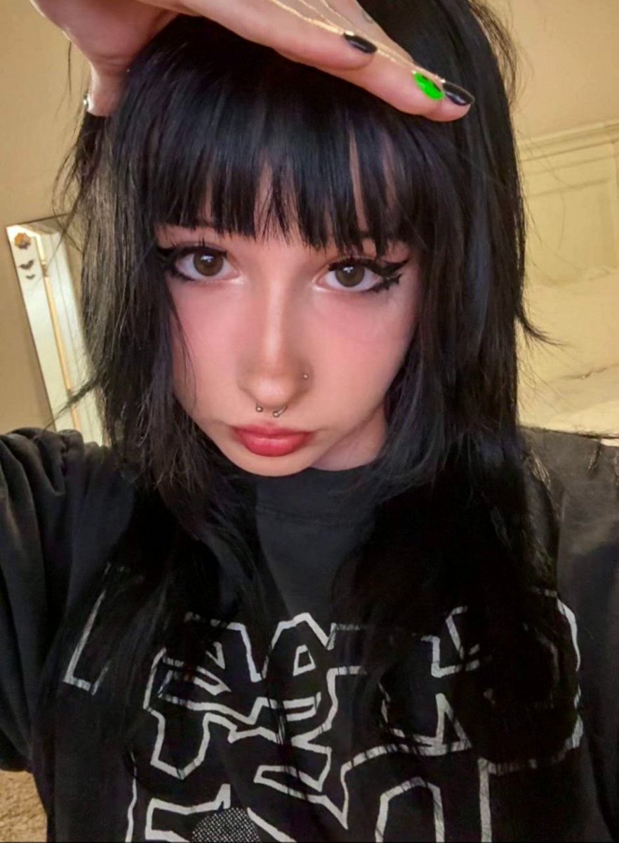 marcilolss's tweet image. can I come over and stare at you like this