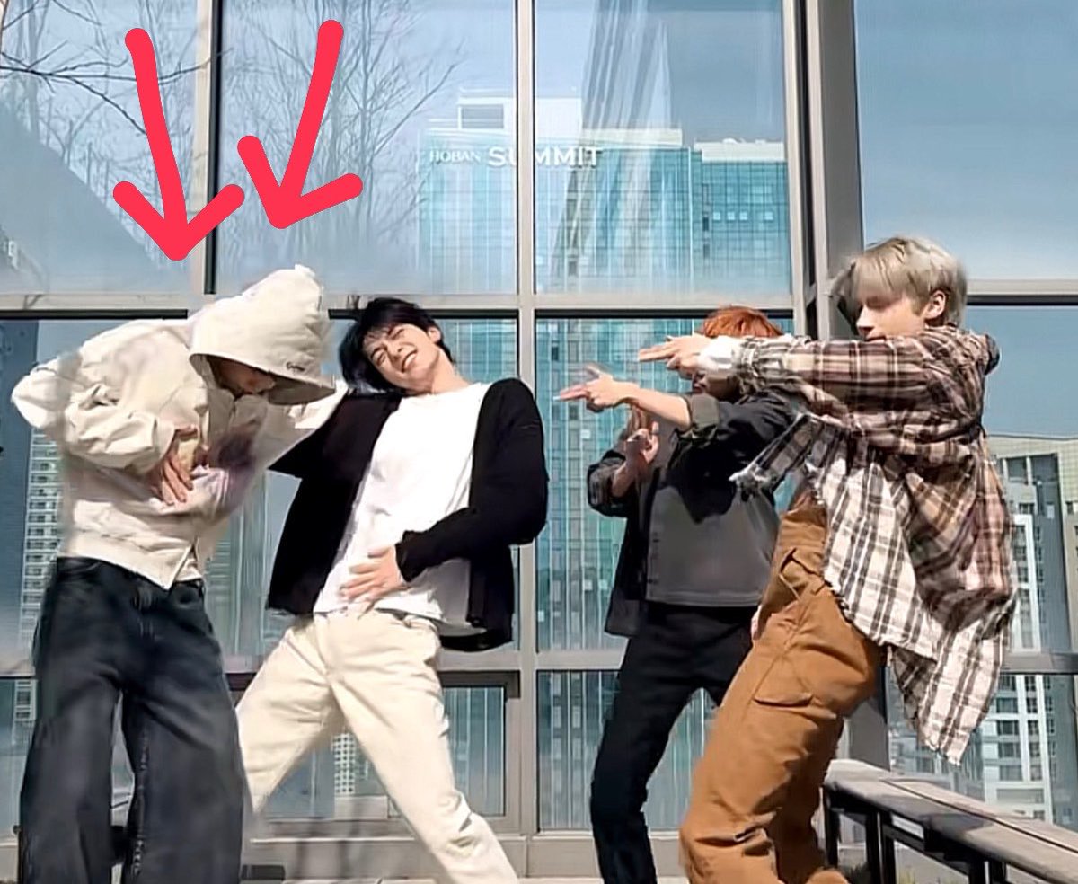 7th year: luna 𖣂 tweet media