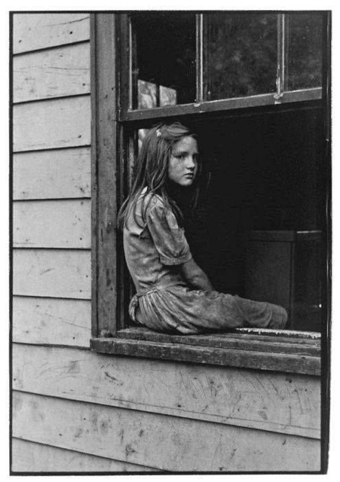 SMawenzi's tweet photo. The gutters of the destitute 
layered brush strokes across
her ghostly youth,

Nestling strained laughters,
screams through paper thin walls,
as thresholds masked horrors

Time's unforgiving hand,
stitching memories through sparrow
wings, a stench of anguish #revolves
#vss365 https://t.co/qJFisQHmfh