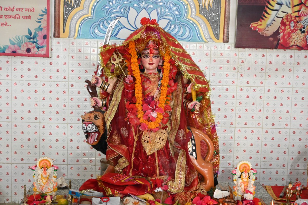 22bnssb's tweet photo. 22वीं वाहिनी,#ssb, महराजगंज में पा��न चैत्र नवरात्रि के समापन के उपरांत श्रद्धा और भक्ति भाव के साथ विशेष पूजा-अर्चना का आयोजन किया गया। इस अवसर पर वाहिनी के अधिकारियों, कार्मिकों,एवं संदीक्षा परिवार ने माता रानी की आराधना कर देश की सुरक्षा, समृद्धि और सुख-शांति की कामना की। https://t.co/fENH0HeIi9