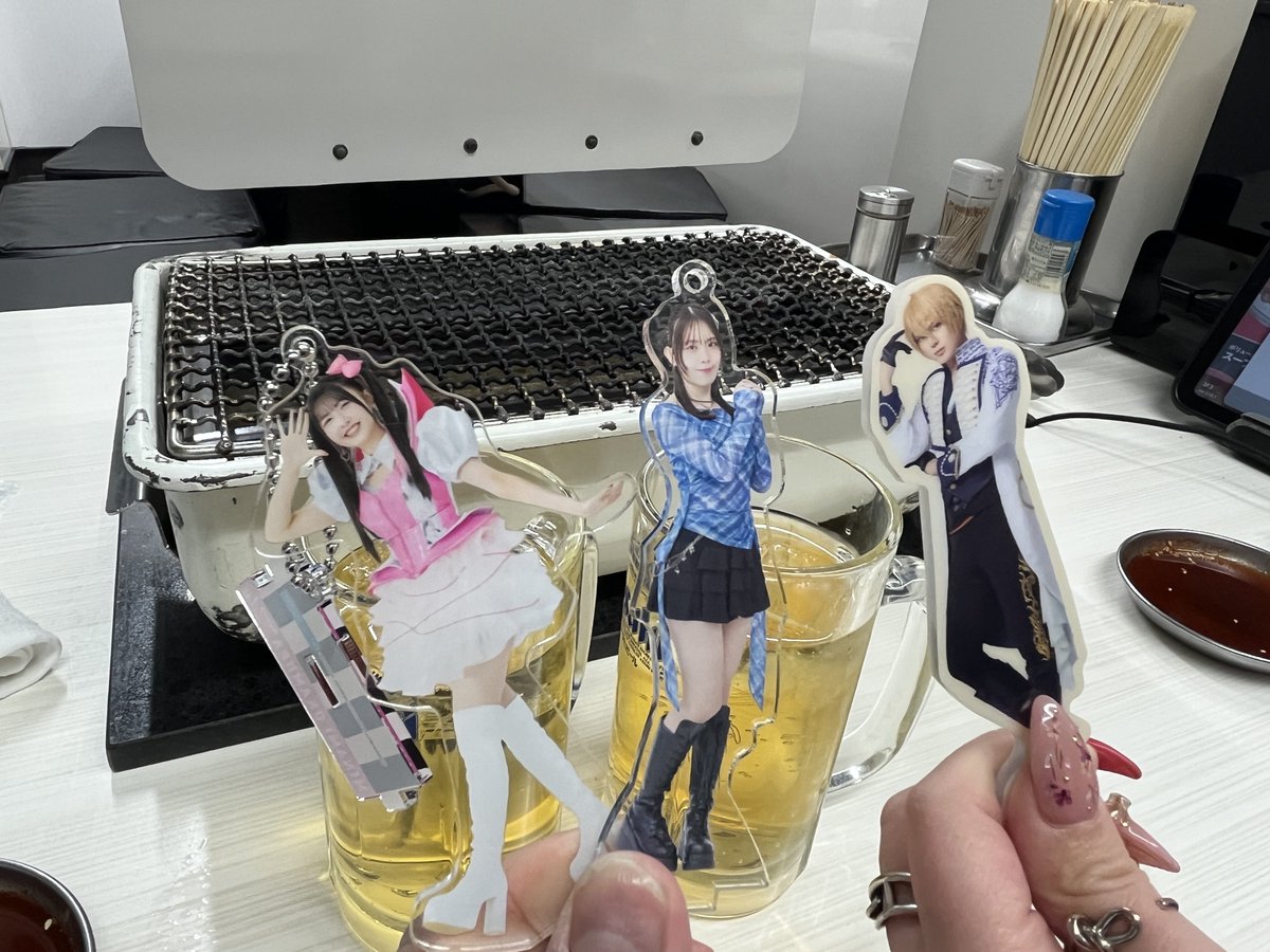 オタクと肉食った
両面アクスタいいな〜存在感ある