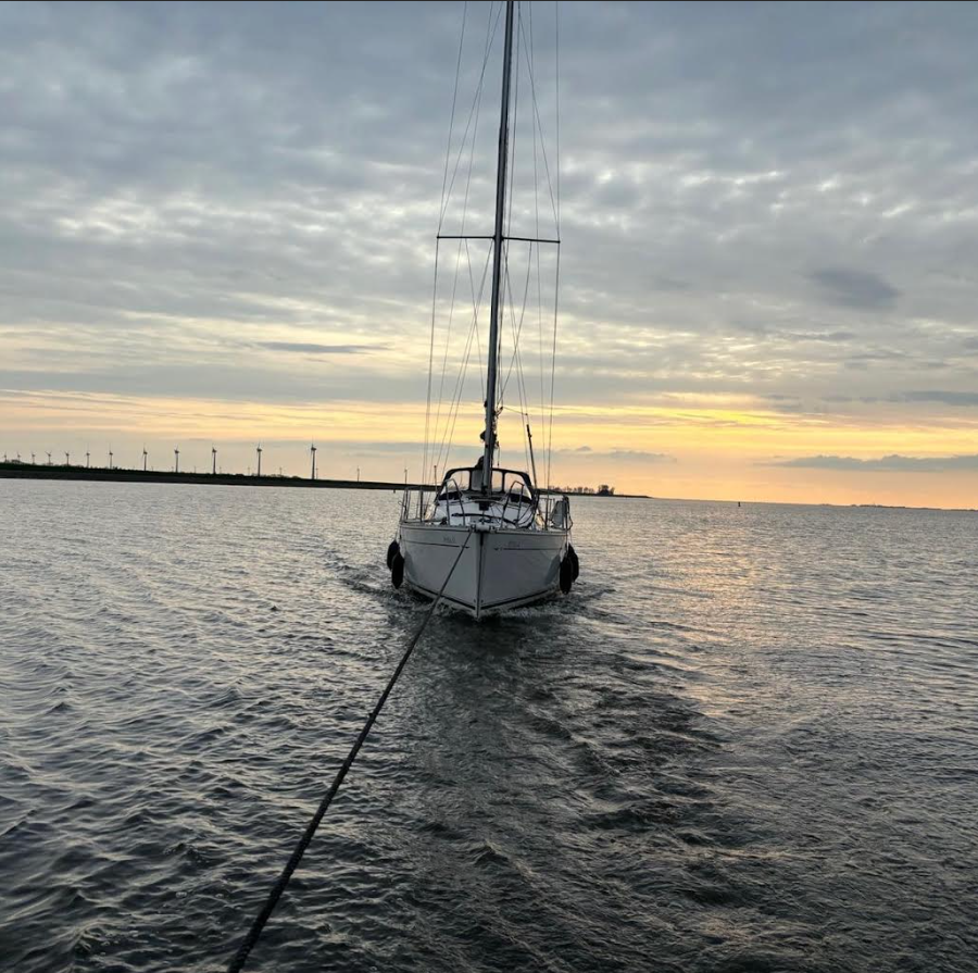 JA_Koelstra's tweet image. Op deze mooie dag in 2024 kreeg ik motorpech met dit zeiljacht tijdens een delivery in opdracht van een particulier. 

➡️ #EnjoySailing | #Lemmer haven #FrieseHoek

Vlak voor de Prinses Margrietsluis (Lemmer) raakte de motor oververhit. Dat werd een lastige klus om door de sluis