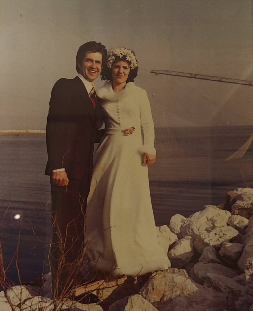 manu_pavanello's tweet photo. Buon 50° Anniversario di matrimonio ai miei genitori 🎊🎊🎊🎊🎊
Tecnicamente, la #festa è oggi!

#anniversario #matrimonio #50anni #nozzedoro https://t.co/gI12qzQYgs