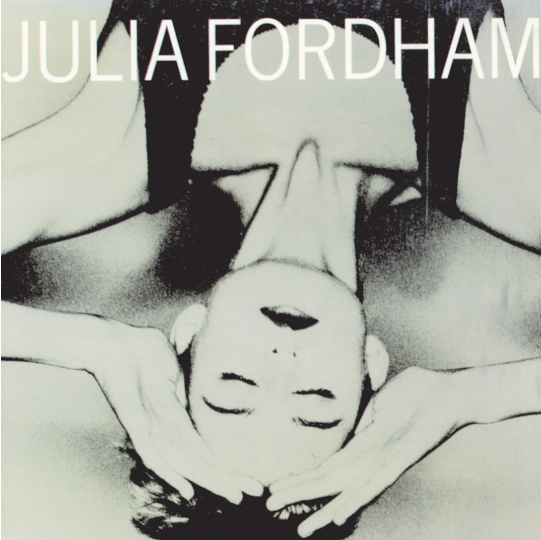 ikuoch's tweet photo. 僕と年齢が近い人はご存じの方も多いと思うが、Julia Forham のデビューアルバム（1988年）に収録されている「Happy Ever After」という曲がある。
彼女の清楚な容姿と透き通ったアルトの歌声、そして、ボサノバ調のメロディーから爽やかな印象さえ受けるが、「世界の不条理や社会問題に対する悲痛な思い」を歌ったものだ。
具体的には、南アフリカのアパルトヘイト（人種隔離政策）と、それに立ち向かい投獄されたネルソン・マンデラの闘争に触発されて書かれたそうだ。
僕がブログに書いたり、こうしてFBに投稿したところで、戦争が終わるわけでも何でもないが、彼女が自分自身の葛藤をメロディーと歌詞にせずにはいられなかったように、僕も何等かの言葉にせずにはいられなかった。
打算でも何でもいいので、一日も早く世界に平和が戻ることを切に願う。
https://t.co/KvHEJ4DPgs
#Julia #happyeverafter #ネルソン・マンデラ #人種差別 #戦争 #世界平和 #不条理 #平石郁生 #平石 #ikuohiraishi