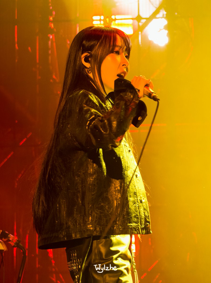 260321 [MUSEUM : village of eternal glow- Live House]

👇👆Her mirror hands 🤭🤭🤭

#마마무 #문별 #MAMAMOO #MOONBYUL