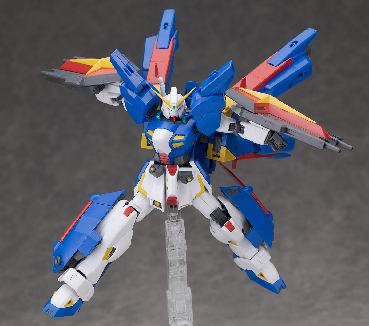 ガンプラの山を崩せ/星丸 tweet media