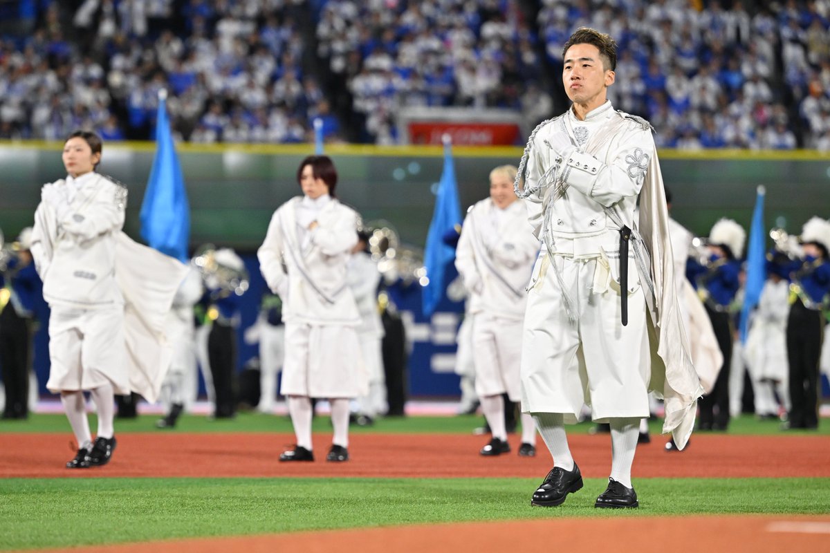 【開幕セレモニー】『OPENING GAME 2026』

両チームの応援歌をマッシュアップした特別な音楽とともに、試合前からスタジアムが熱気に包まれました！🏟️

セレモニーの様子はYouTubeで公開中！👀✨

動画はこちら
youtu.be/xA43tY1iNN4

#OPENINGGAME2026
#baystars