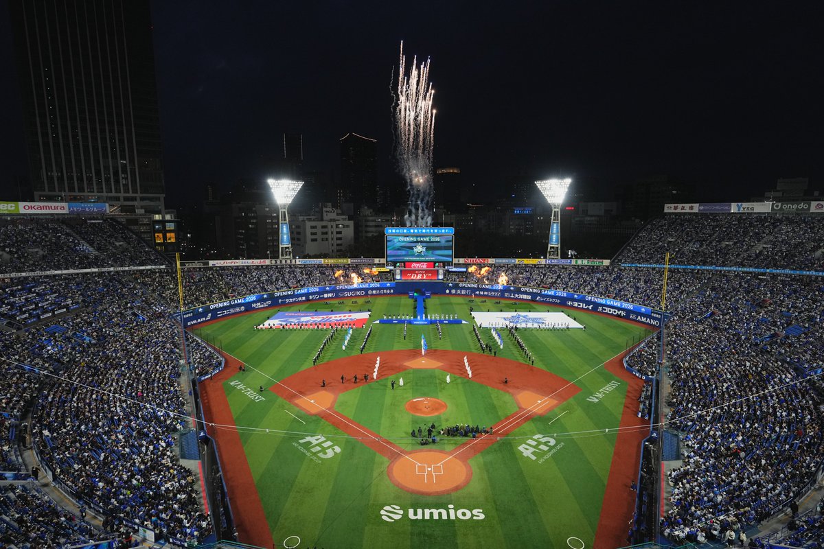 ydb_yokohama's tweet photo. 【開幕セレモニー】『OPENING GAME 2026』

両チームの応援歌をマッシュアップした特別な音楽とともに、試合前からスタジアムが熱気に包まれました！🏟️

セレモニーの様子はYouTubeで公開中！👀✨

動画はこちら
https://t.co/m9gdm3cTl6

#OPENINGGAME2026
#baystars https://t.co/9y3ZlAxUUb