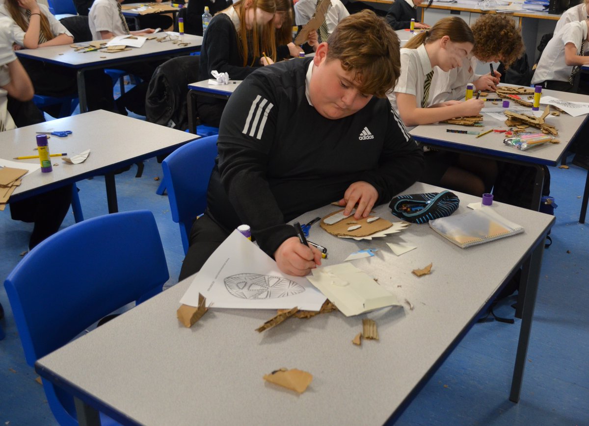 CastlefordAcad's tweet image. Cross Curricular Day!
Our pupils have been getting creative today — making masks and taking part in some brilliant drumming sessions! 🥁🎭
The energy, teamwork and enthusiasm have been fantastic to see.#TeamCastleford #Proud #CrossCurricular