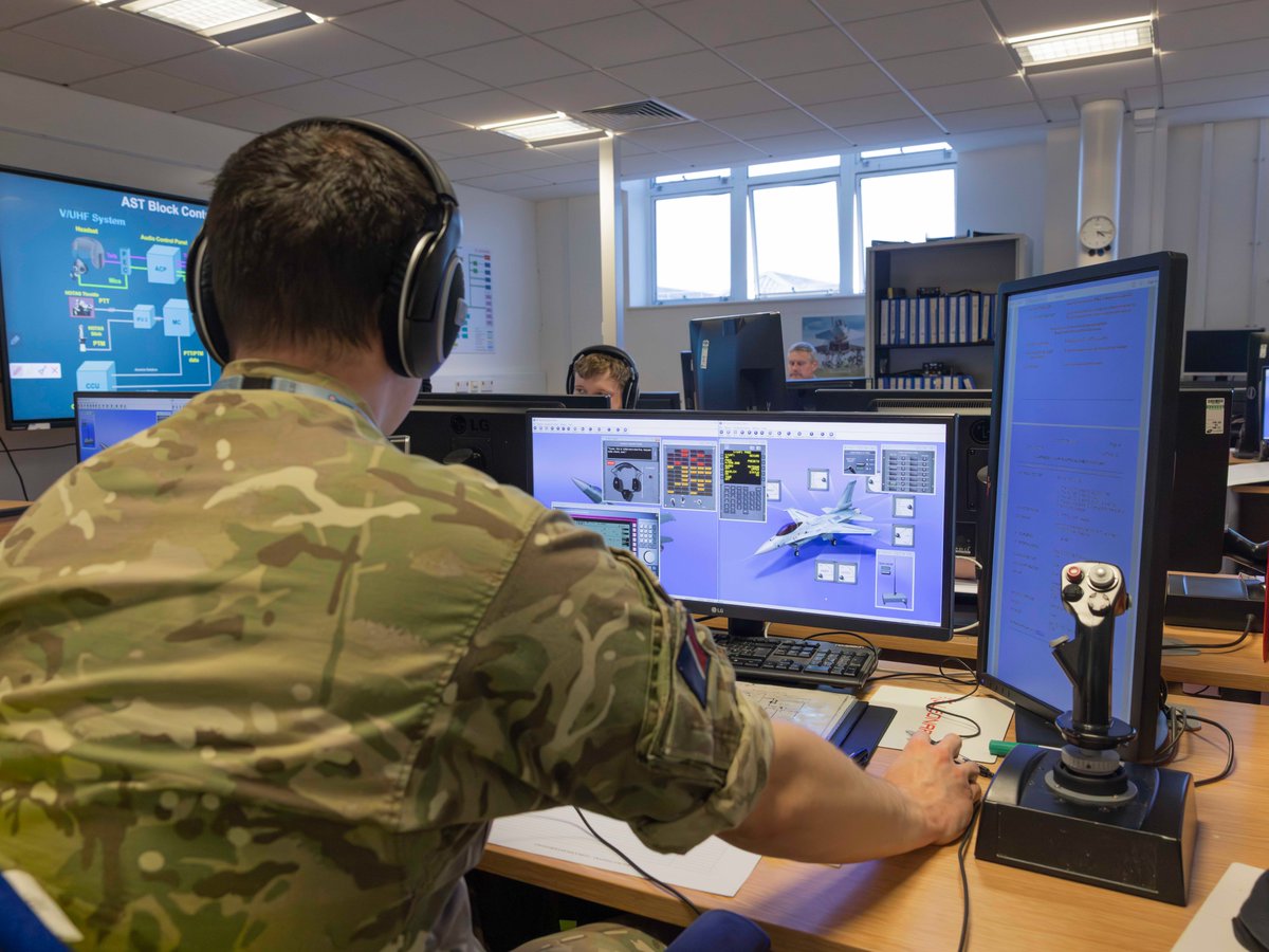 RAF_Cosford's tweet image. Avionics recruits reach the final stage of Phase 2 training 🔧✈️

Exercise Chequered Flag brings together 60+ weeks of learning with hands‑on fault‑finding across key aircraft systems.

👉recruitment.raf.mod.uk/roles/roles-fi…

#RAFengineer #Avionics #cosford26