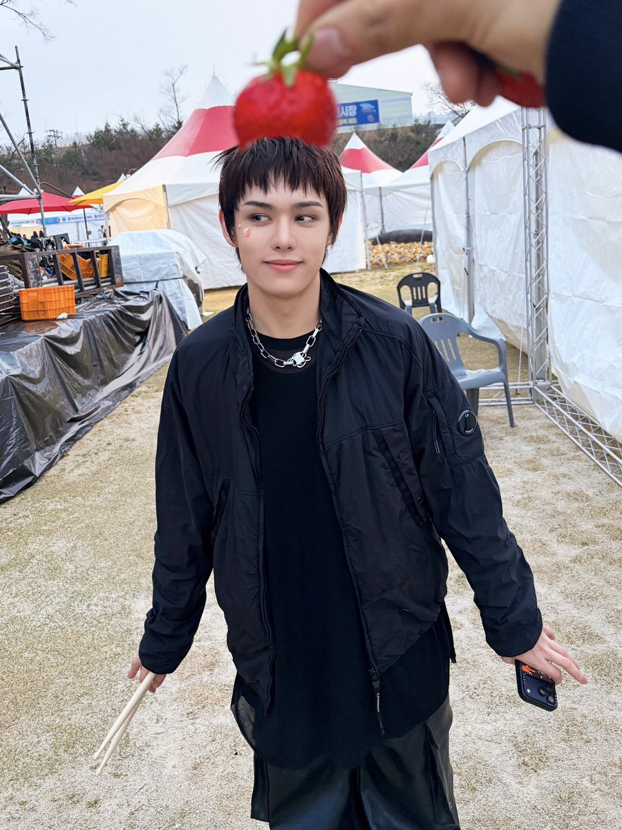 AxMxP_official tweet media