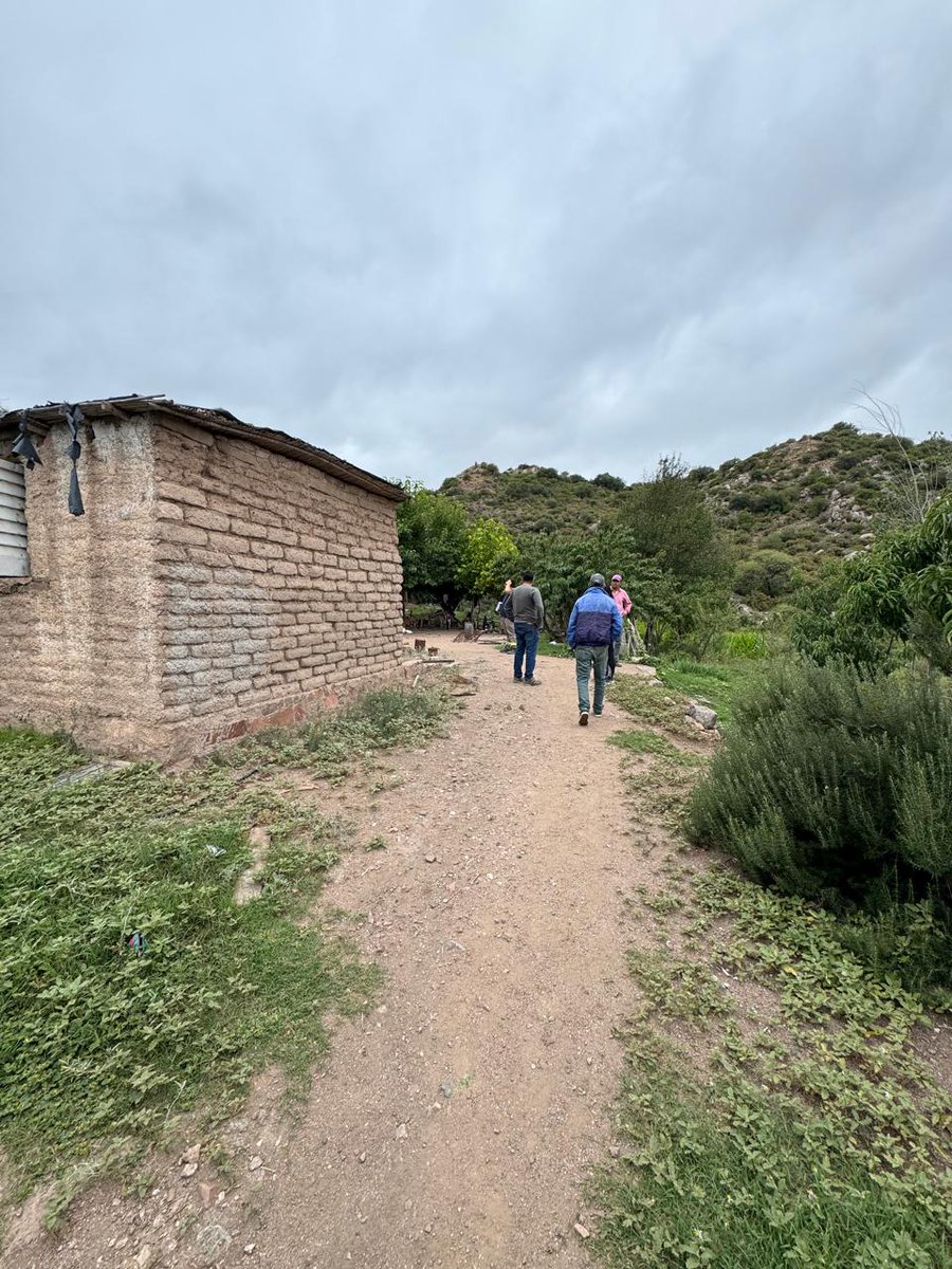 MinAguaYEnergia's tweet photo. ☀️⚡️Mas energía para el desarrollo rural.

👉🏽La Secretaría de Energía avanza con el relevamiento técnico en el paraje 📍#LaLaguna, departamento Rosario Vera Peñaloza, con el objetivo de evaluar la instalación de parques solares aislados de 2,5 KW en viviendas rurales.⤵️ https://t.co/nBiYWI1Amr