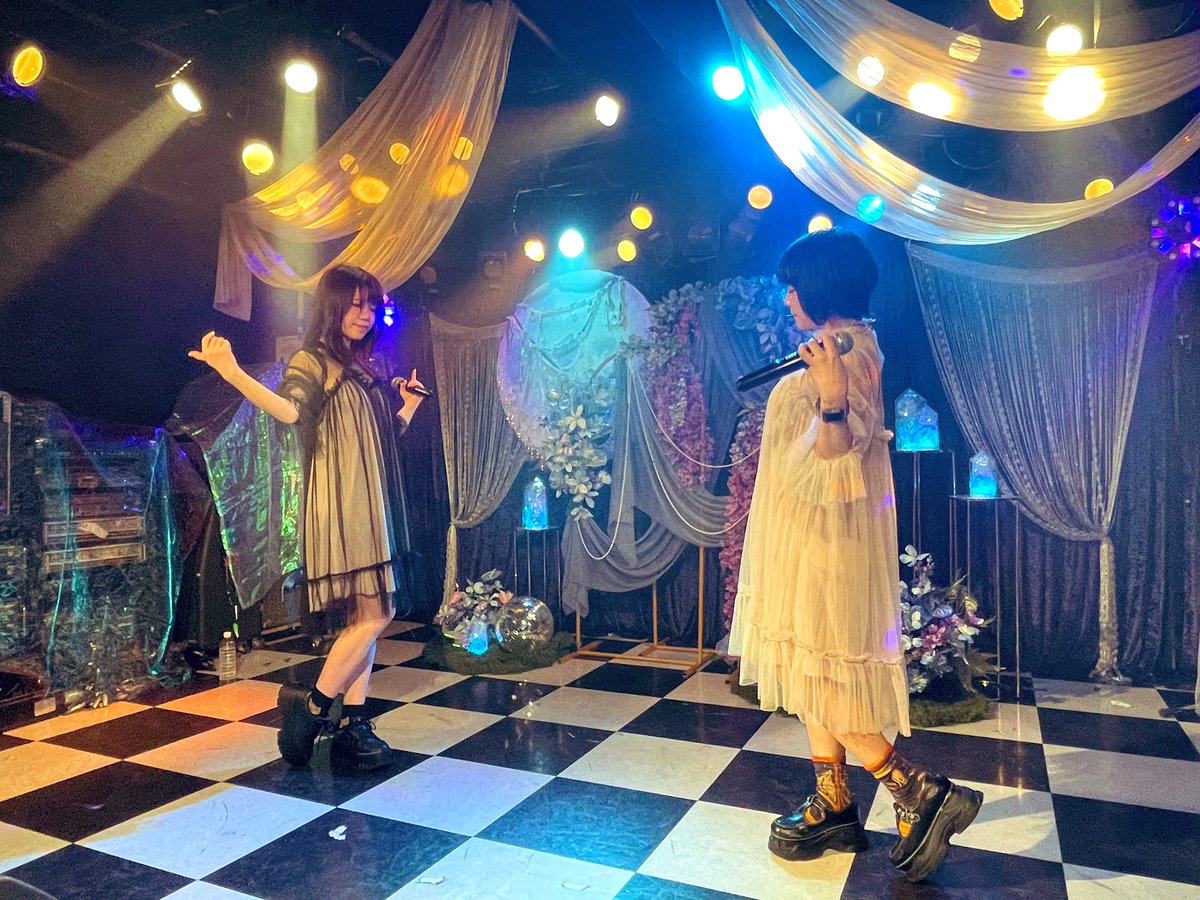 しずくいし tweet media