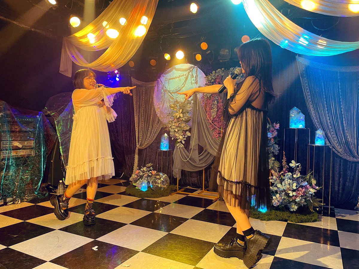 しずくいし tweet media