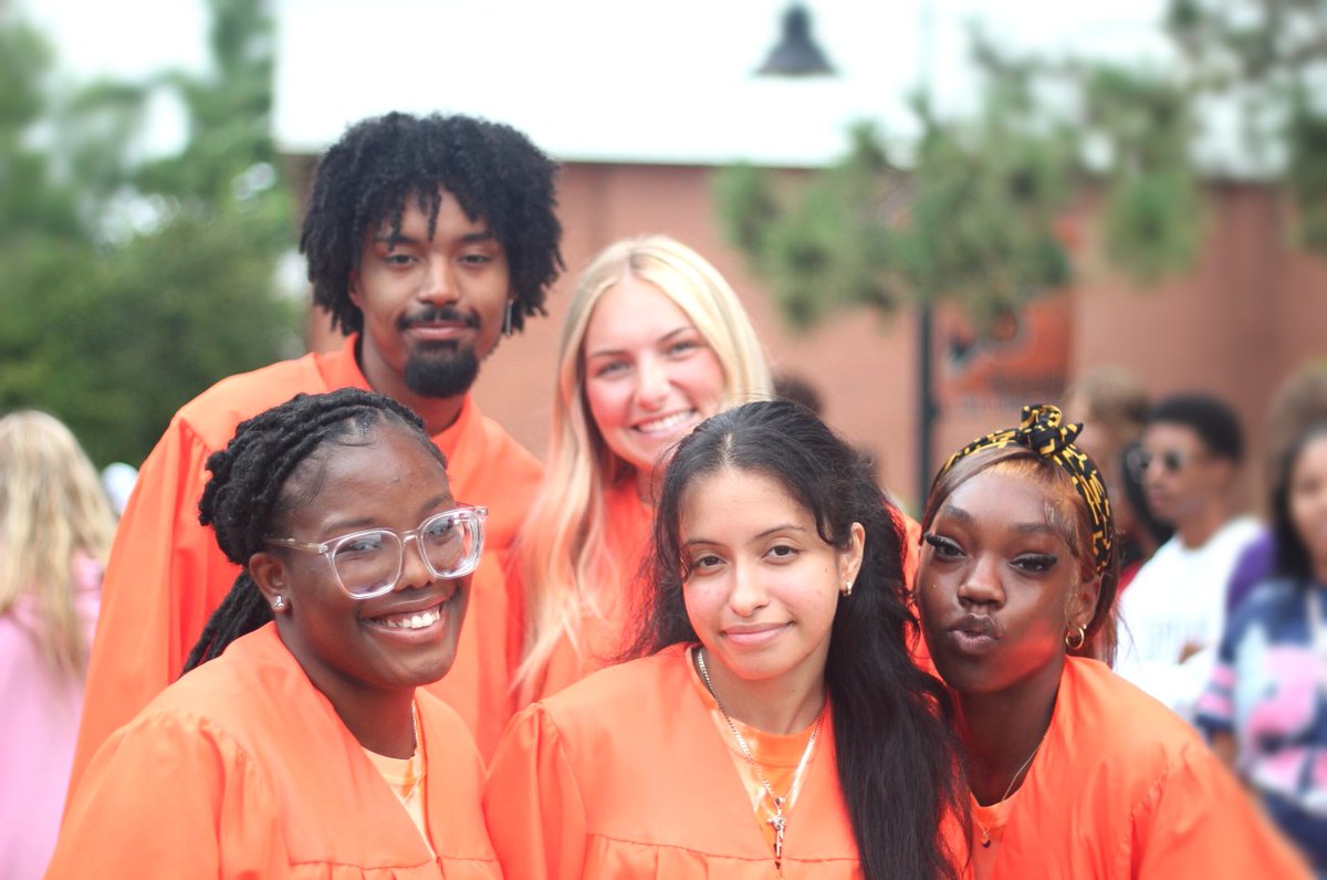 uticaadmissions's tweet photo. Campus moments >>>
✨Still deciding where to go to college? We’re still accepting applications 👀
🔗 https://t.co/ssKhF9aCXY
#UticaUniversity #FutureStudents #CollegeDecision #CampusLife #CollegeBound https://t.co/KLTyt1pgM8