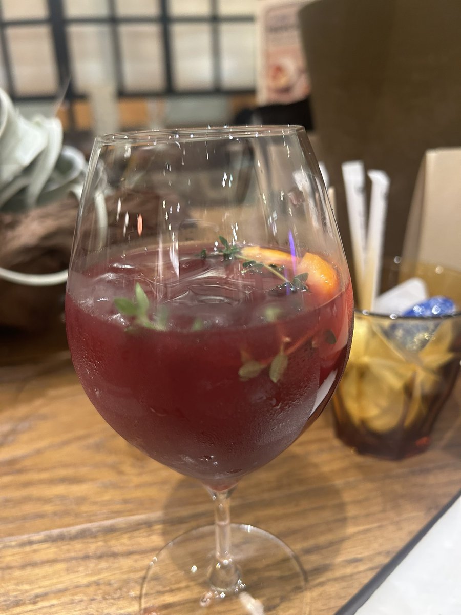 mo_oeb2's tweet photo. オシャ飲みしてきた https://t.co/gJUgIAyAZ6