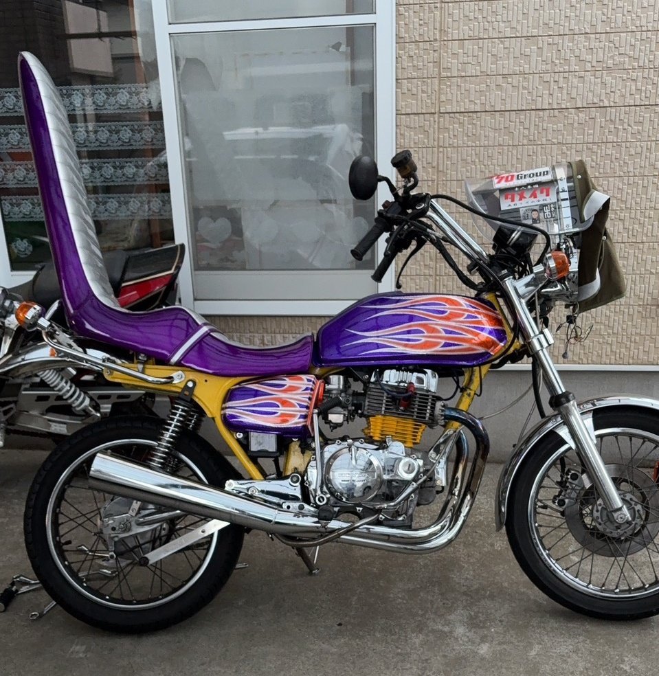 ﾊﾞｲｸのｶｽﾀﾑﾍﾟｲﾝﾄ屋の作業風景 tweet media