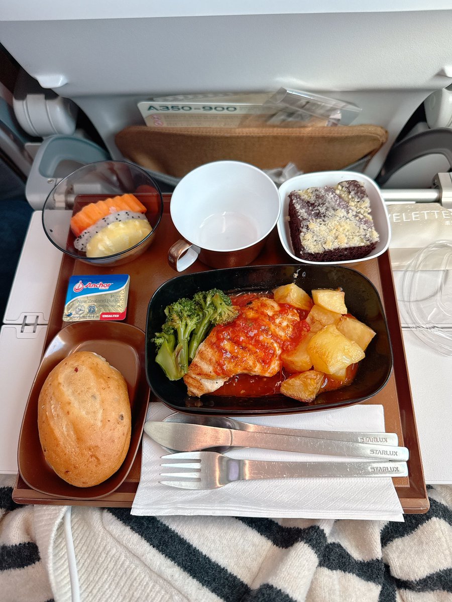 morning table tweet media