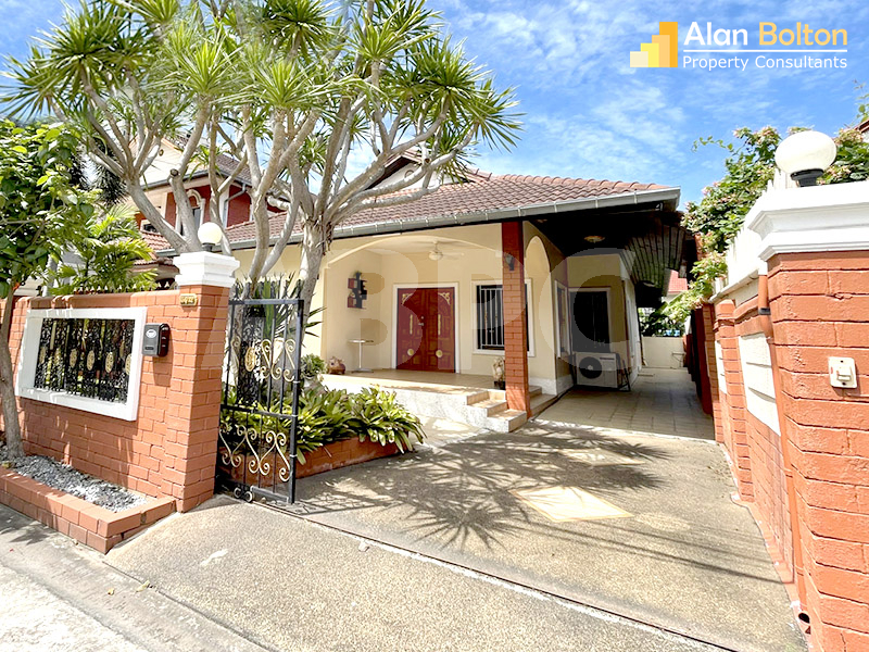 AlanBoltonProp's tweet photo. 3 Bed 2 Bath House In North Pattaya 
https://t.co/7884u8eOew https://t.co/piWGcUiGhJ