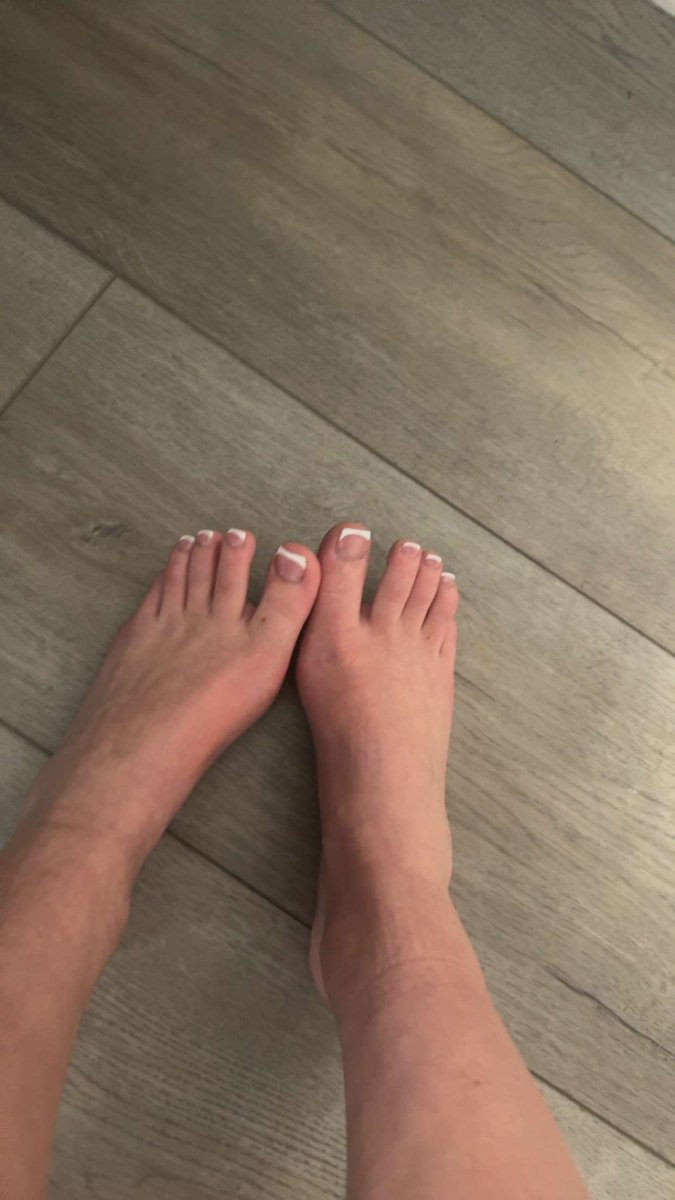 baylen209's tweet photo. You like small lady feet? 🤭😋 https://t.co/InoXBwXndr