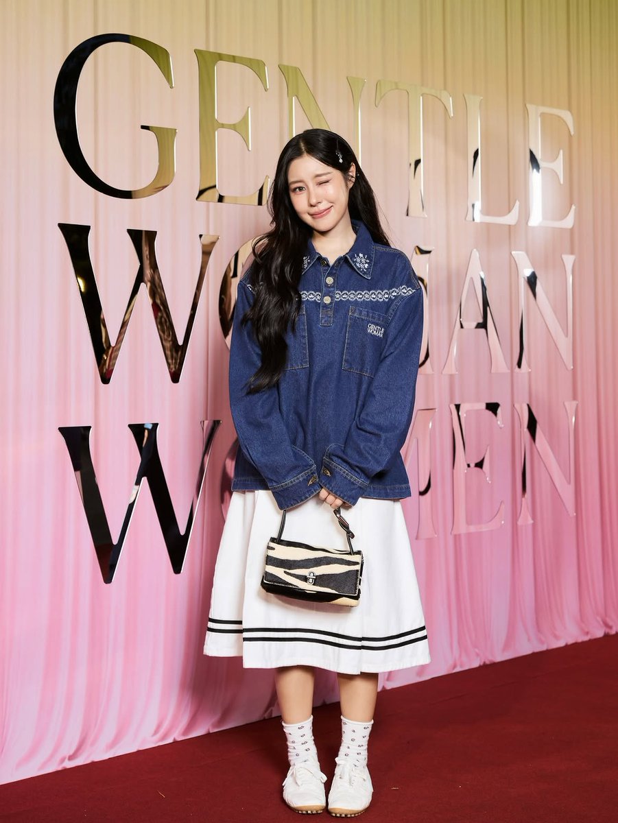 CiizeDaisy tweet media