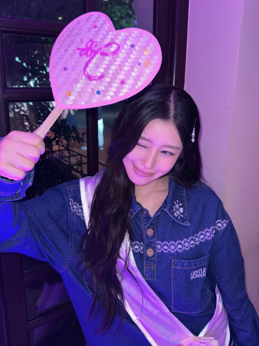 CiizeDaisy tweet media