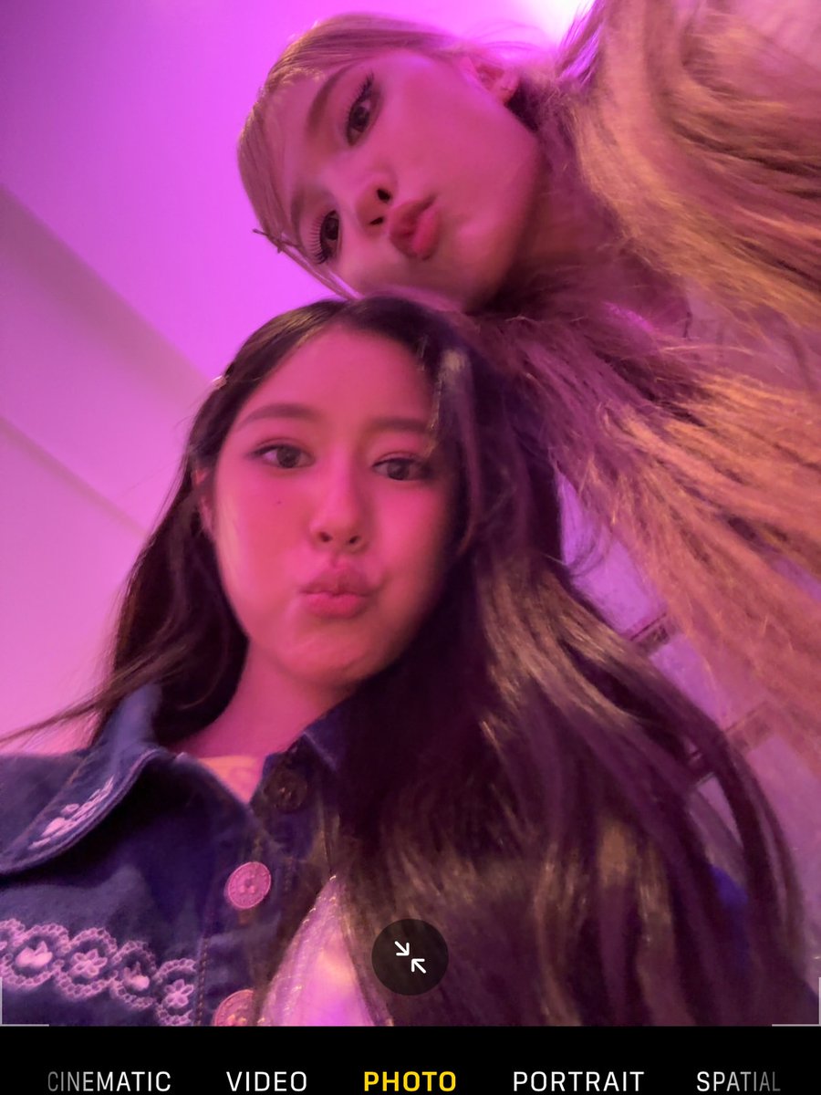 CiizeDaisy tweet media