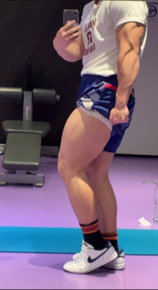 よよよ tweet media