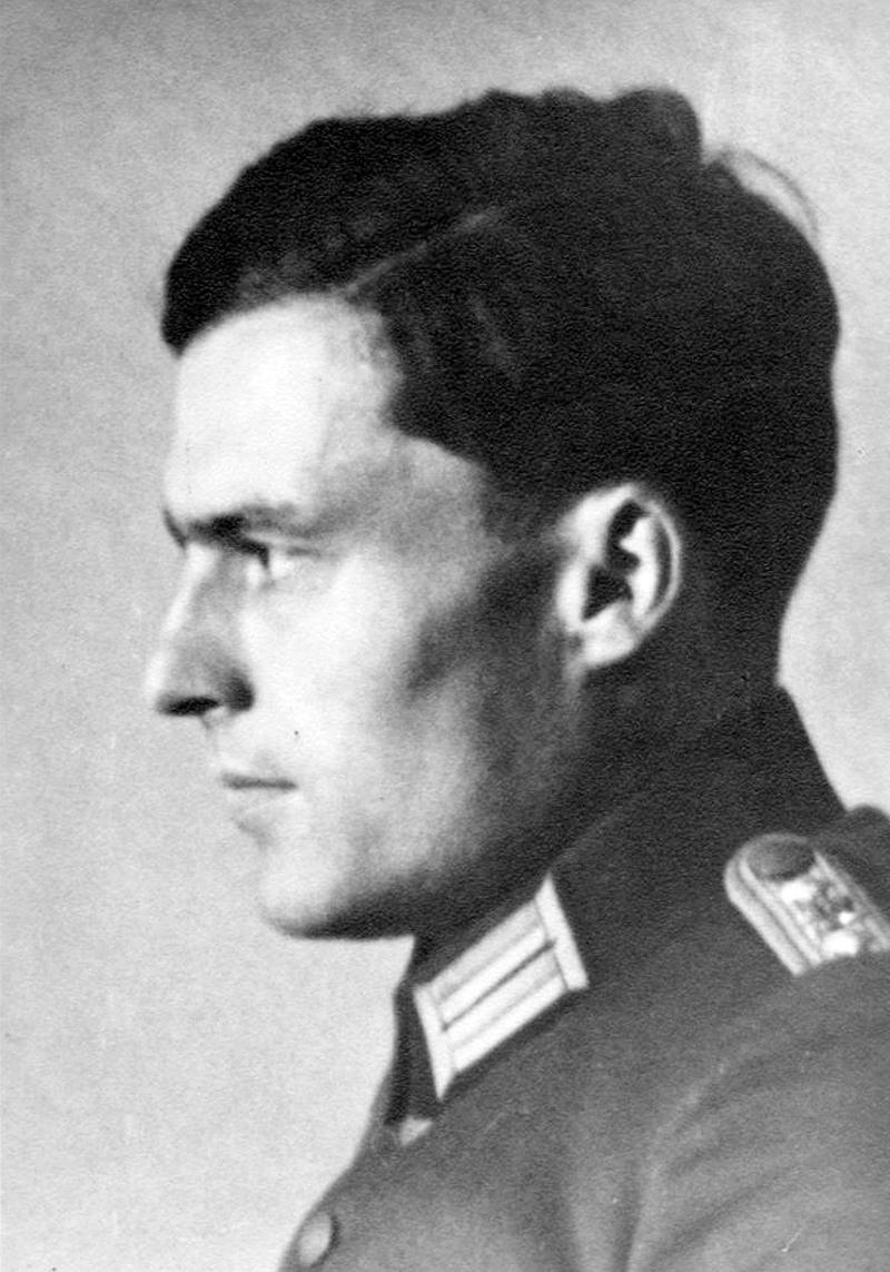 KaseMond tweet media