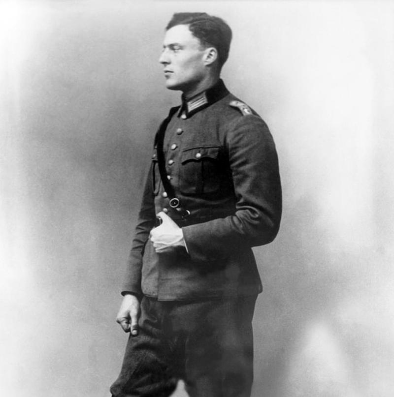 KaseMond tweet media