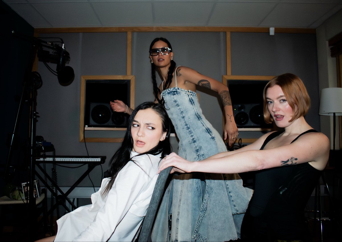 Icona Pop tweet media