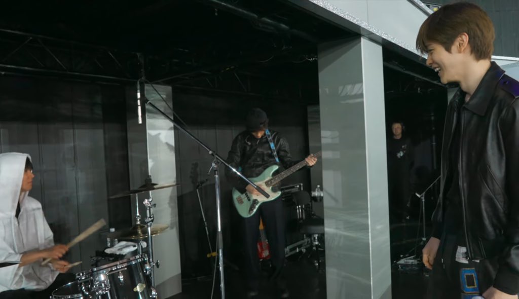 “กูชอบเอิญก่อนมึงอีกนะเว้ย”

“แล้วที่ผ่านมา ทำไมไม่พูดอะ”