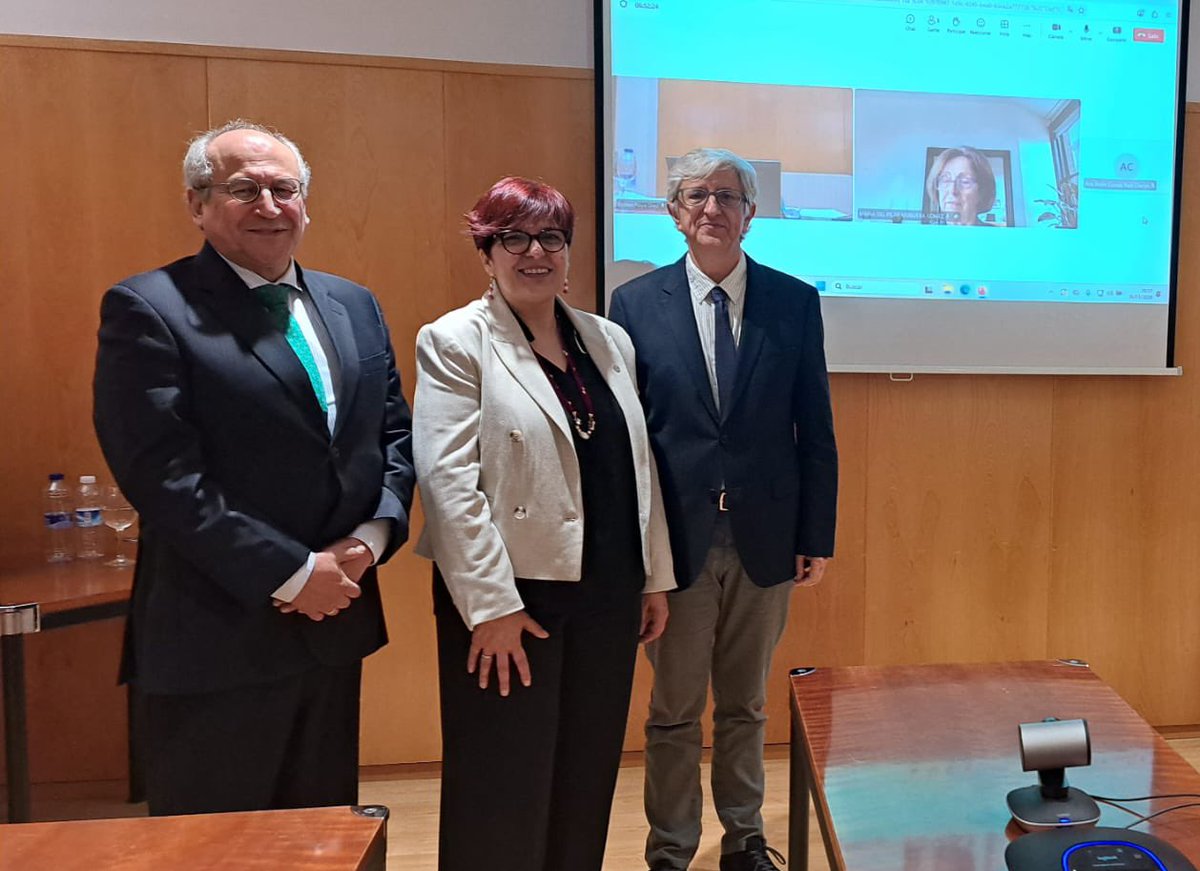 TSUnirioja's tweet photo. Felicidades Ana Belén @AnaBelenCuesta7 por tu plaza de profesora titular en el área de trabajo social y servicios sociales @unirioja Contigo el área es más fuerte. https://t.co/iEyZoJWNsg