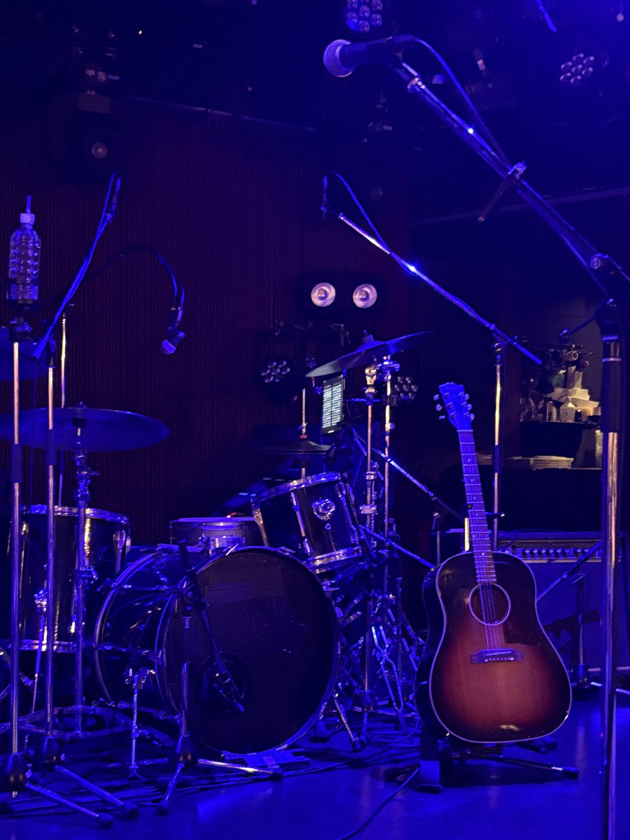 a0__moon's tweet photo. 晴れの日でも大嵐の日でも、どんなに情けなくても消えたくても、あしたが怖くても、今日のことを抱きしめながらならきっとあしたを歩んでゆける  そう思わせてくれるライブだった！しあ��せ！

  #dress_nude https://t.co/A4metUabRA
