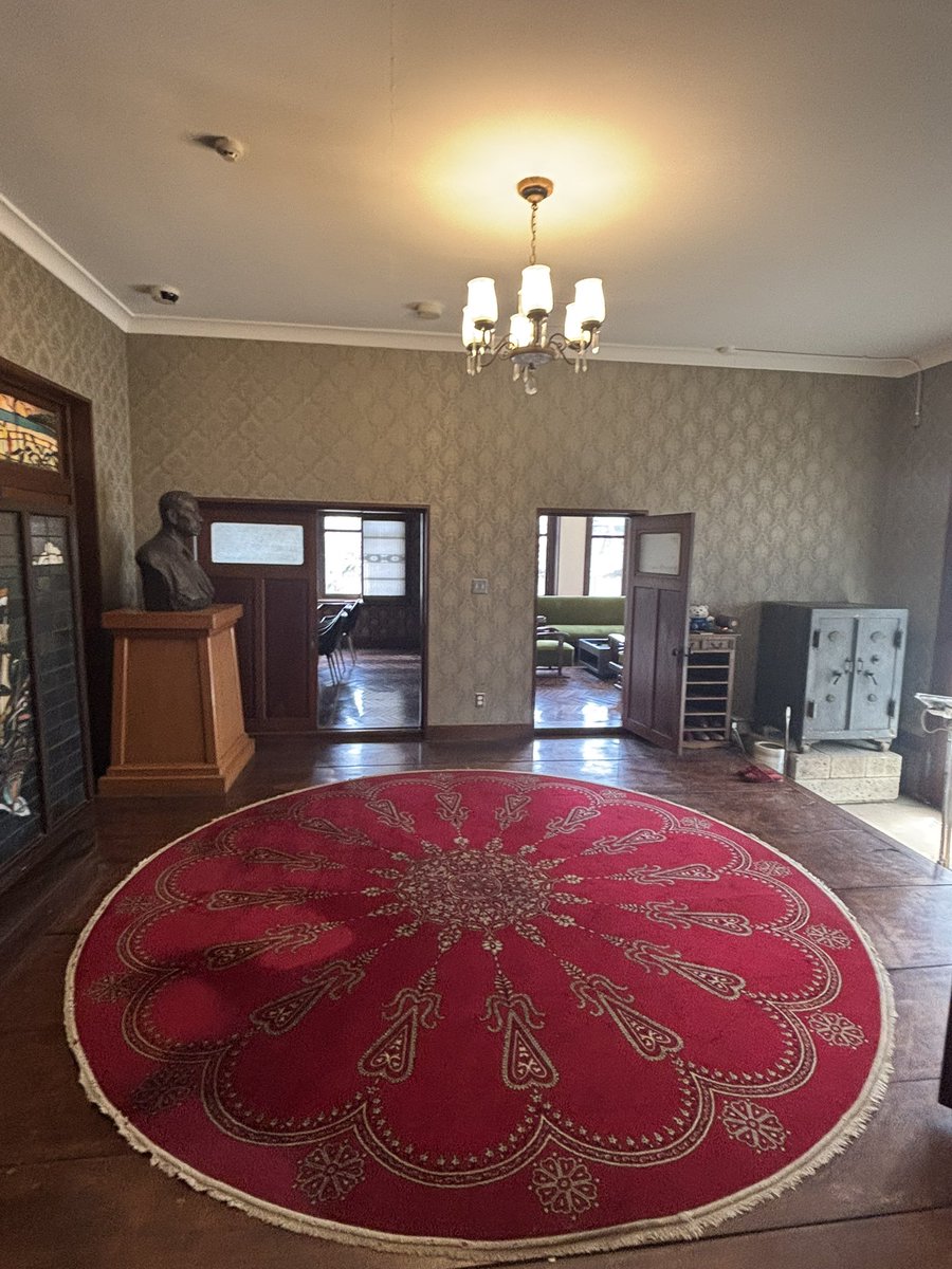 Karen_Kusunoki's tweet image. 川口にある紅茶キノコを発酵させたkombucha ブルワリー、大泉工場と
創業者の昭和13年建設、国登録有形文化財の邸宅見学とヨガ。日本家屋と洋館、防空壕、見応えあった。敷地内には、色々な空間があり、リールにまとめたので見ていただけると嬉しいです。

#大泉工場 #kombucha #川口 #レトロ建築