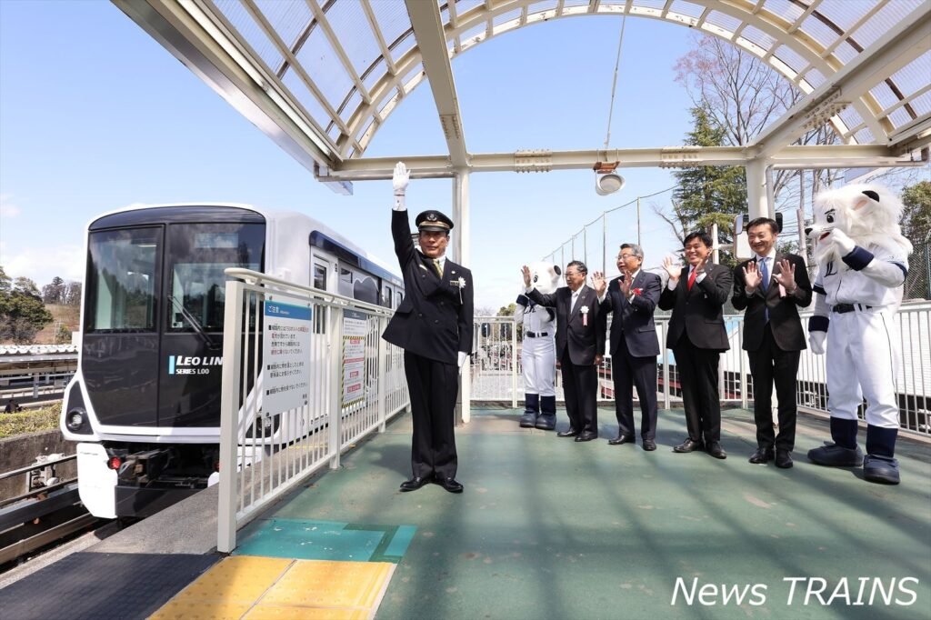 news_trains's tweet photo. 西武鉄道の西武山口線新型レオライナー「#L00系」営業運転を開始しました！https://t.co/NUzrhwz9ed

#西武鉄道 #レオライナー #西武山口線 #埼玉西武ライオンズ #新型車両 #久野知美 #鉄道 #鉄道ニュース #NewsTRAINS https://t.co/PLjq1RPgmp