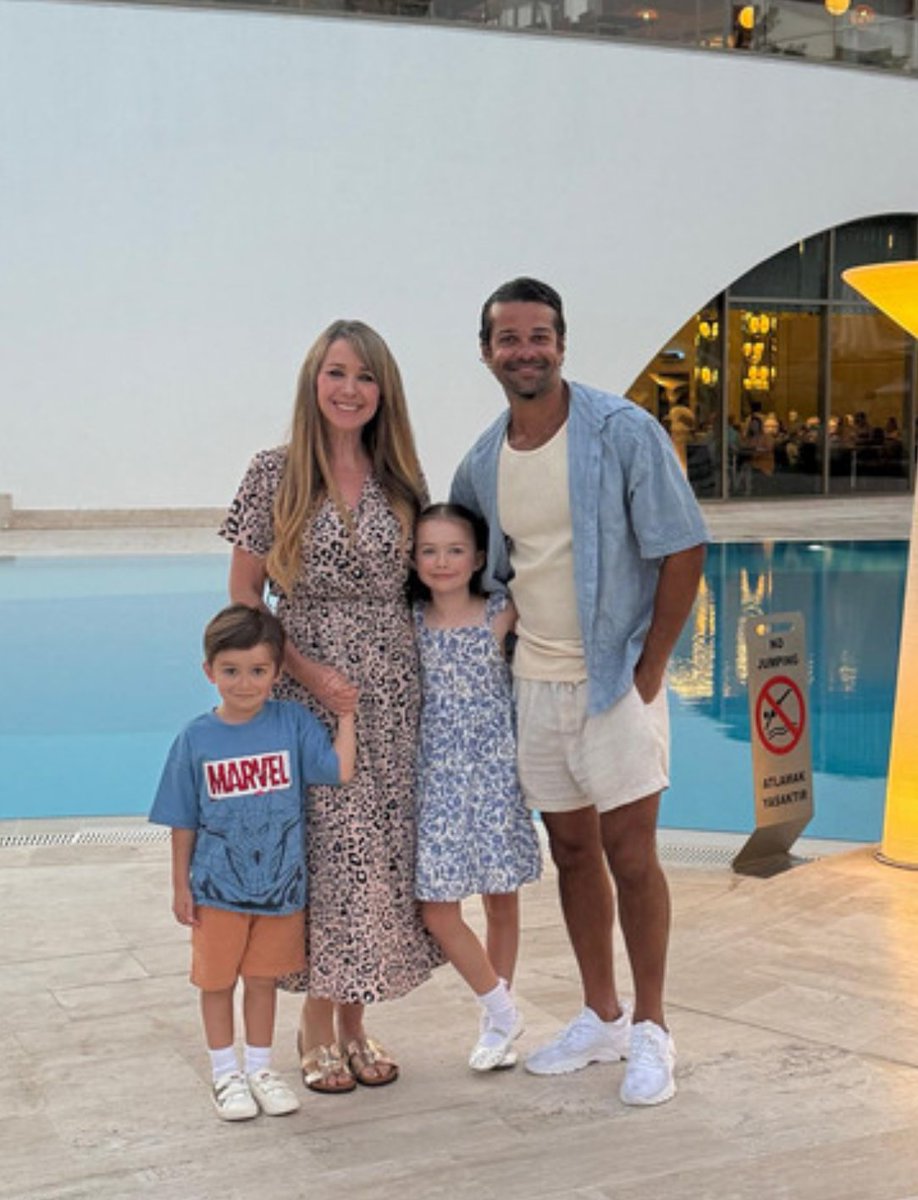 BAMStreetCast's tweet photo. ✏️ Pencil in place for the lovely Khan family for a fab commercial! #BAMStreetCast #BrownandMills https://t.co/o5CMhMa9iK