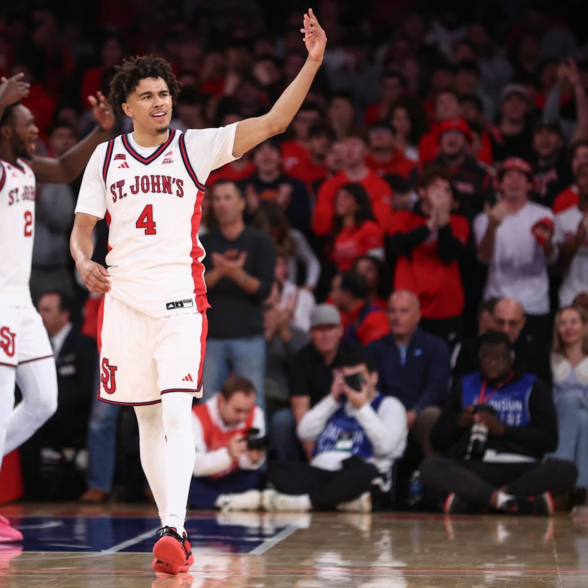 Medium swag tweet media